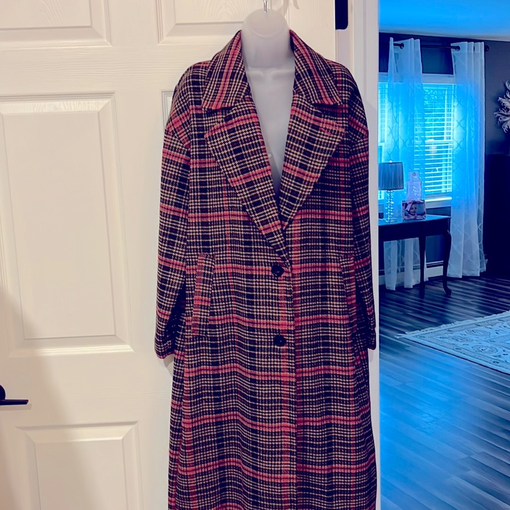 Gorgeous trench coat brand new